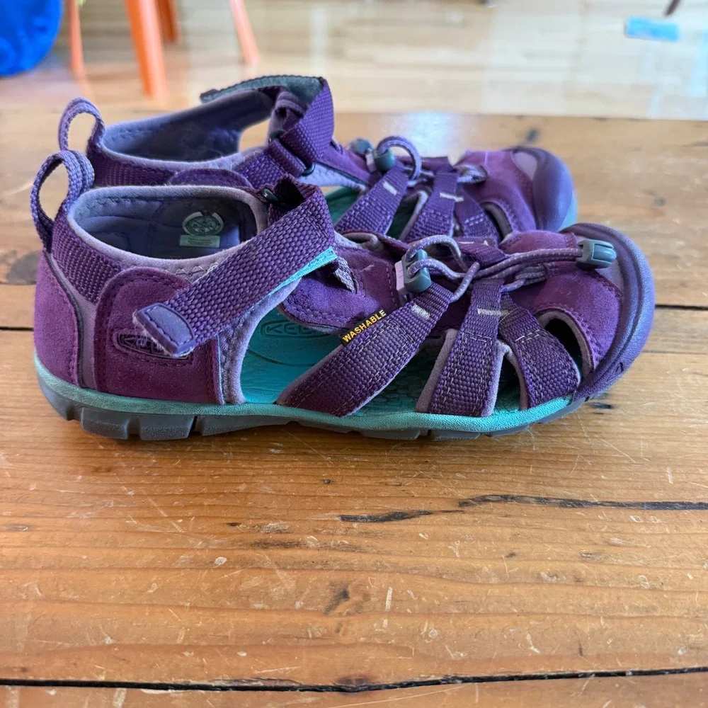 KEEN Kid's Seacamp II CNX Closed Toe Sandals Size 2 Watershoe Hiking Purple Gray